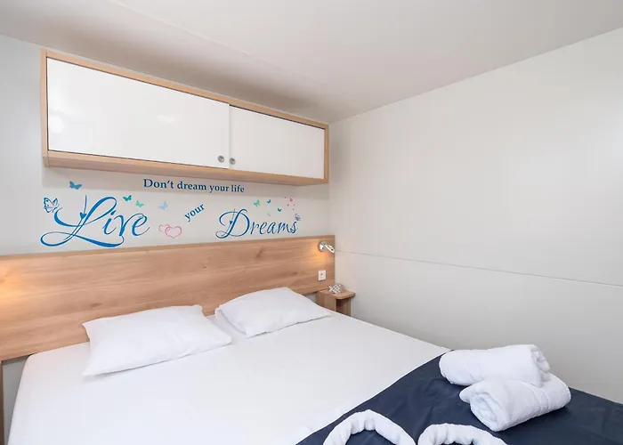 בית נופש Private Camp Srimabay